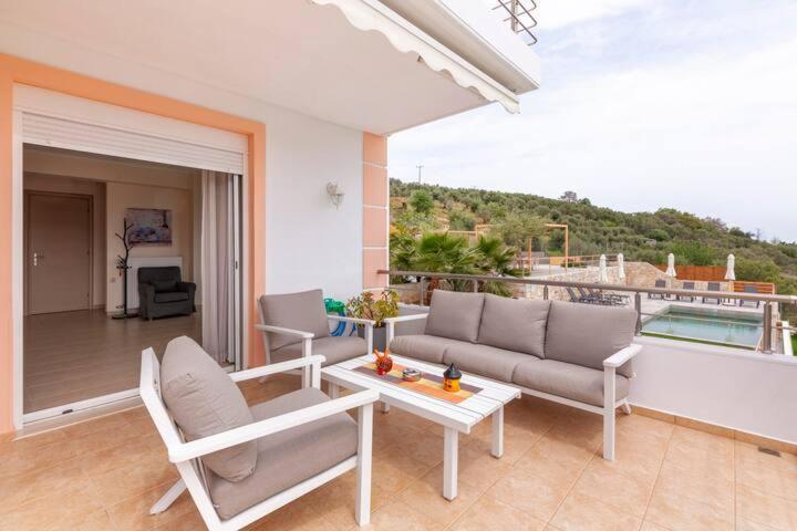 Villa Oasis Galatas  Exterior photo