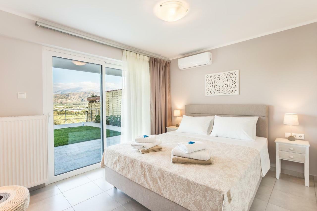 Villa Oasis Galatas  Exterior photo