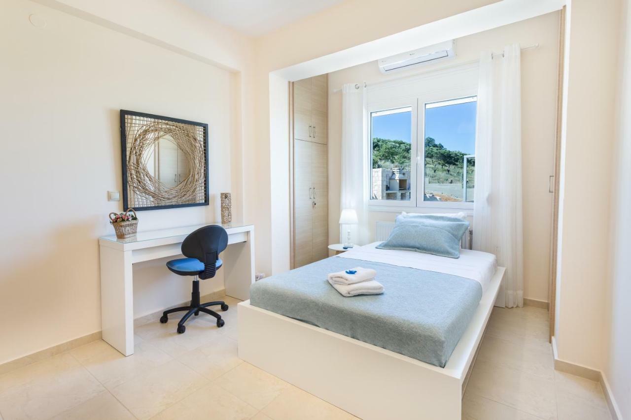 Villa Oasis Galatas  Exterior photo